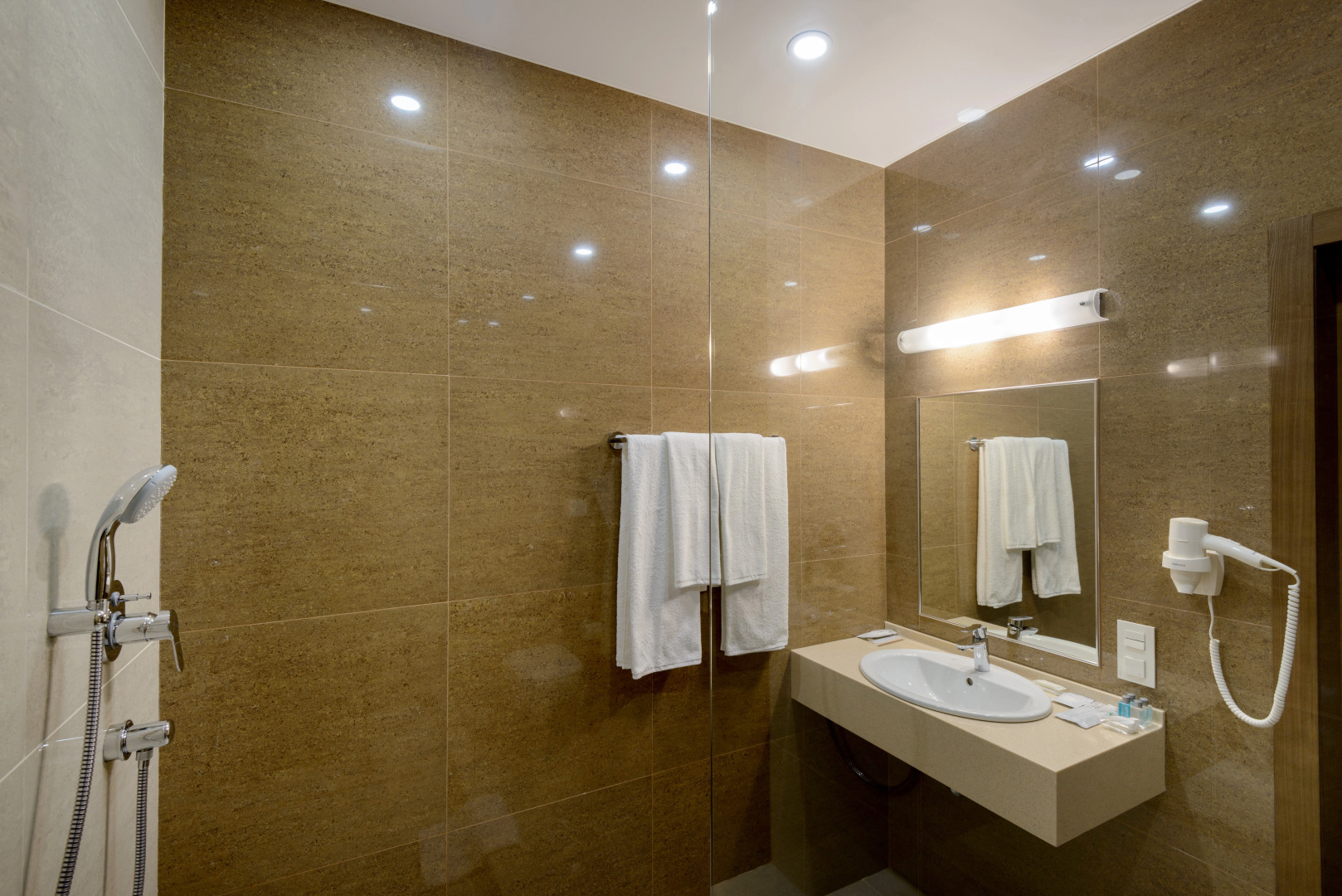 Отель PARK WOOD HOTEL