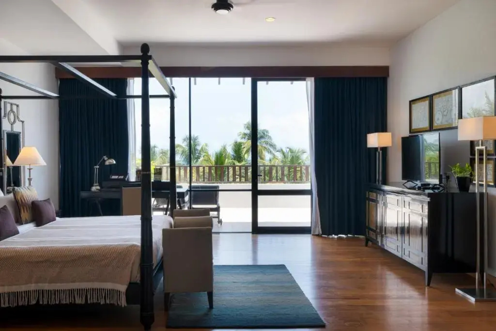 Курортный отель The Blue Water - Bawa Heritage - City Resort Hotel