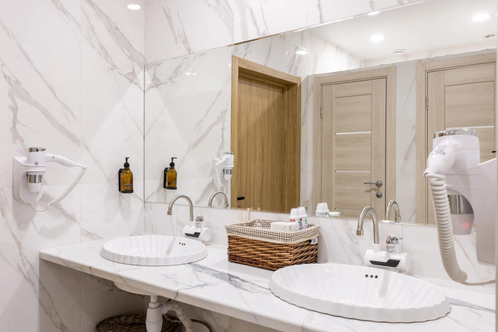 Riverside Resort&Spa