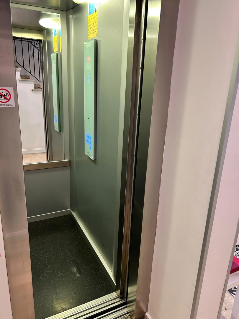 Отель Ten Rooms Istanbul Hotel