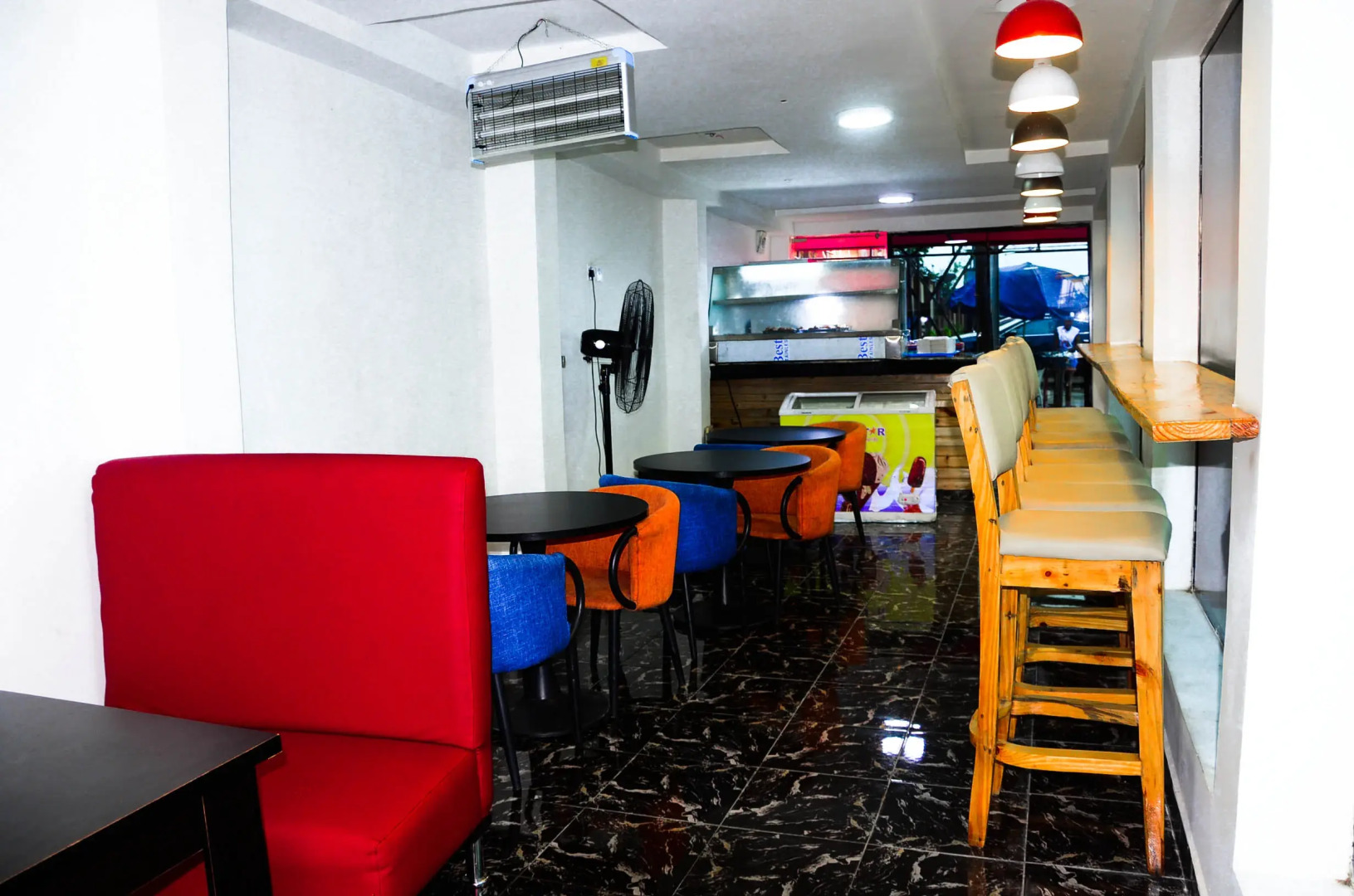 Отель LAKE SIDE HOTEL WARRI