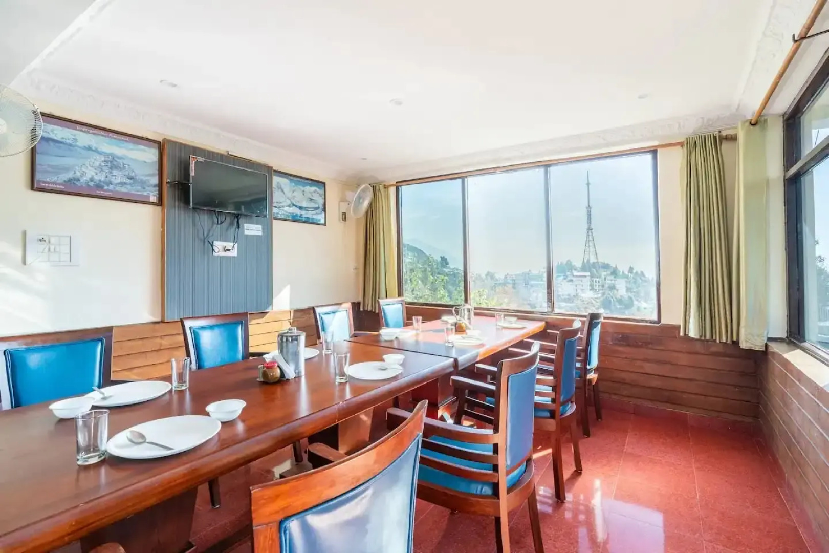 Отель Snow Crest Inn