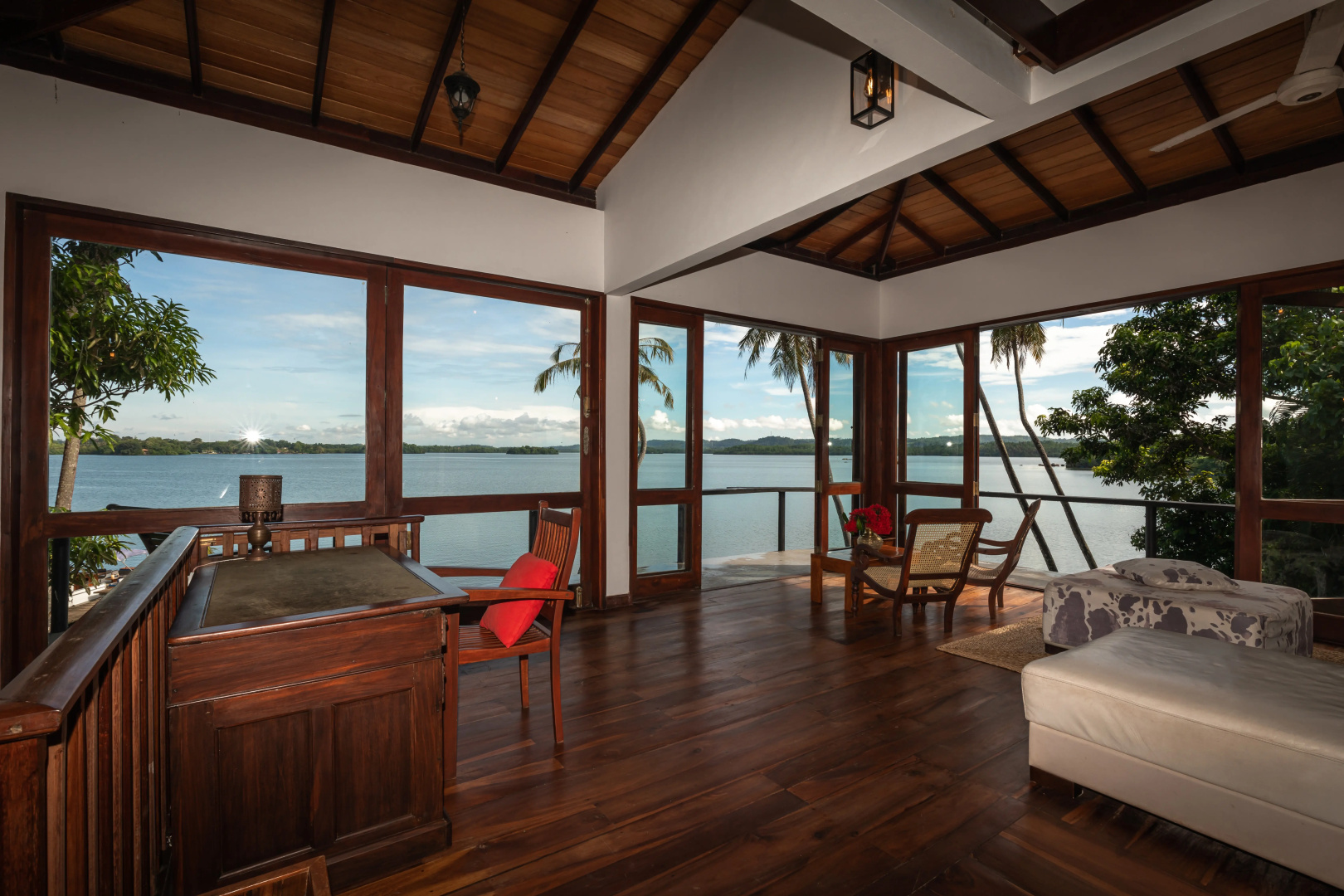 Вилла South Point Cottage 3 bedrooms Lake front