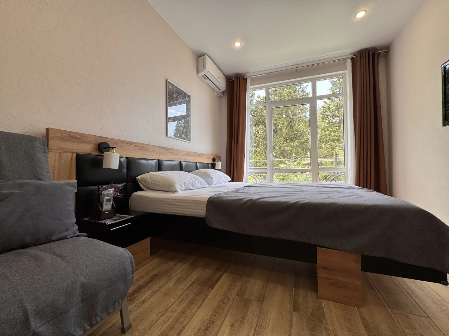 Апартаменты Бристоль-2 с балконом