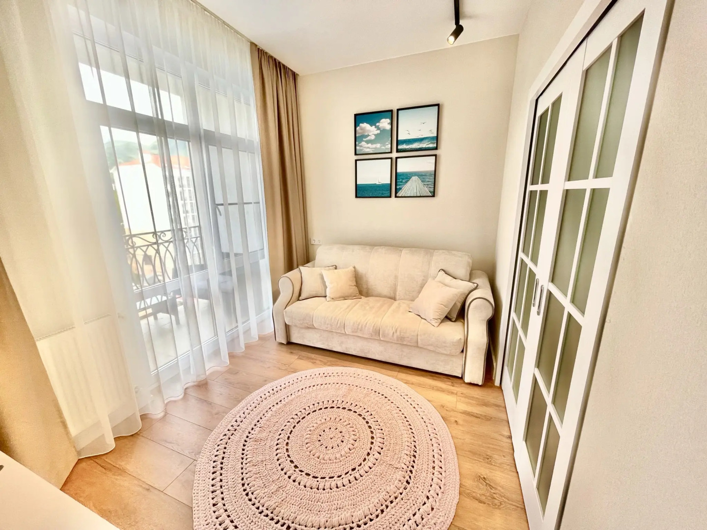 Апартамент в 5 минутах от моря с бассейном на Мира 44лит6