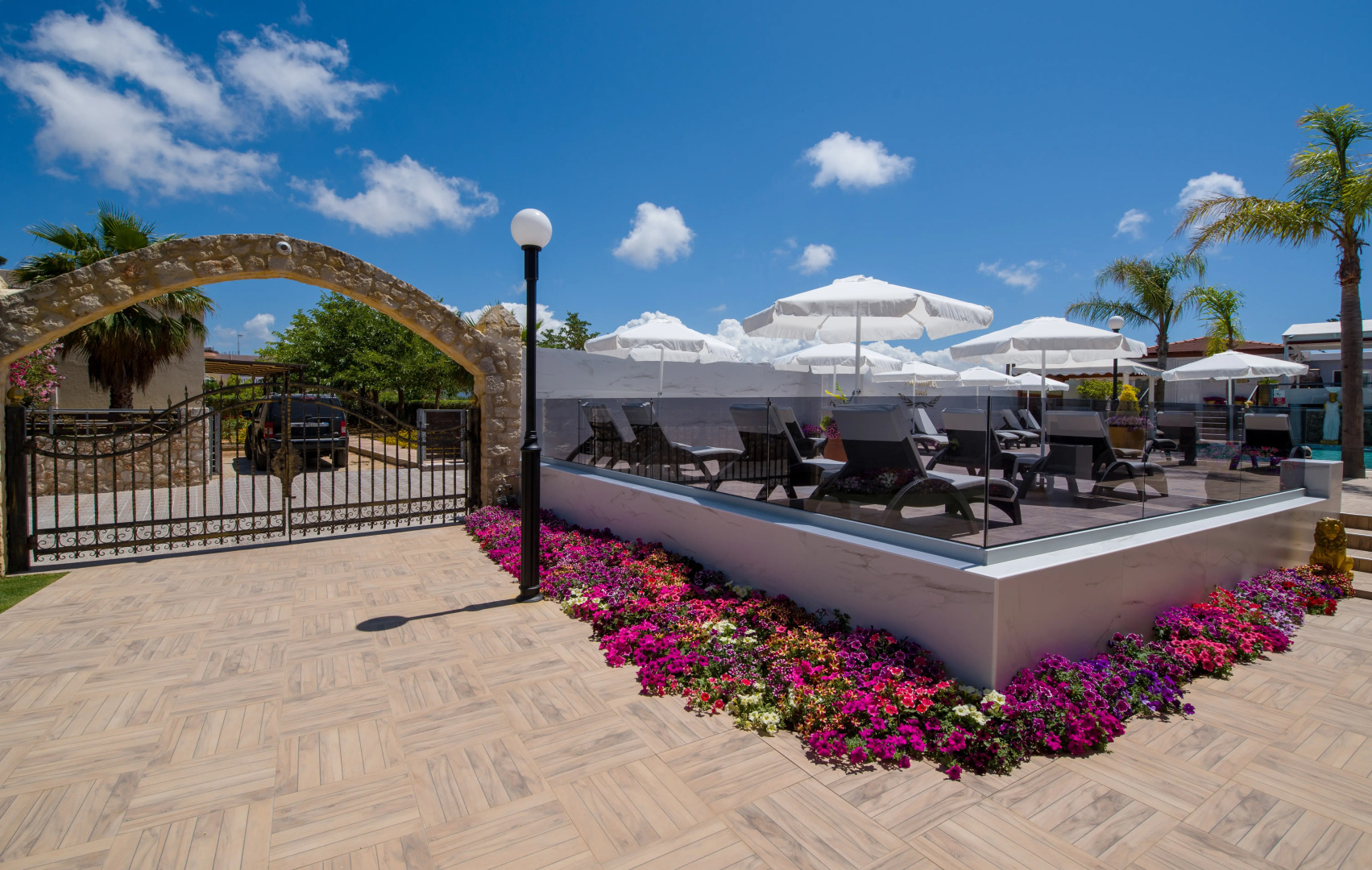 Отель Paradice Luxury Suites