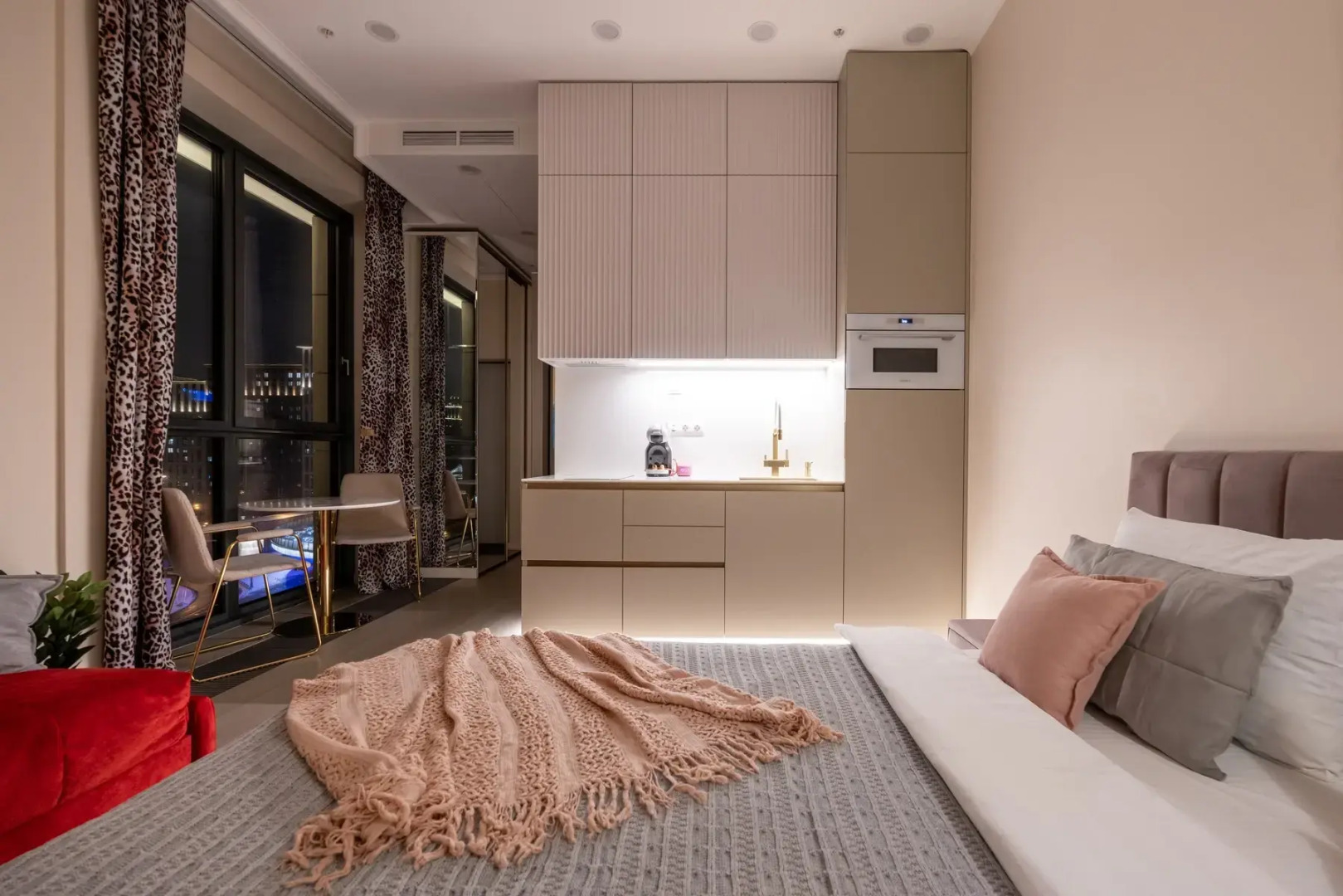 Апартаменты Алис Sun-Kissed Interiors