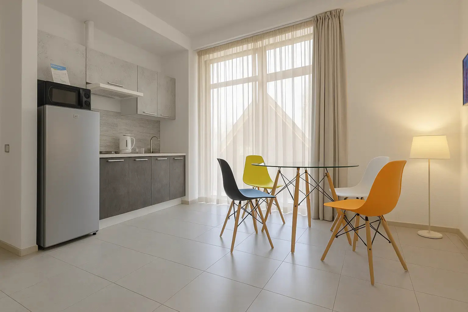 Квартира Студия с витражными окнами с видом на лес и горы