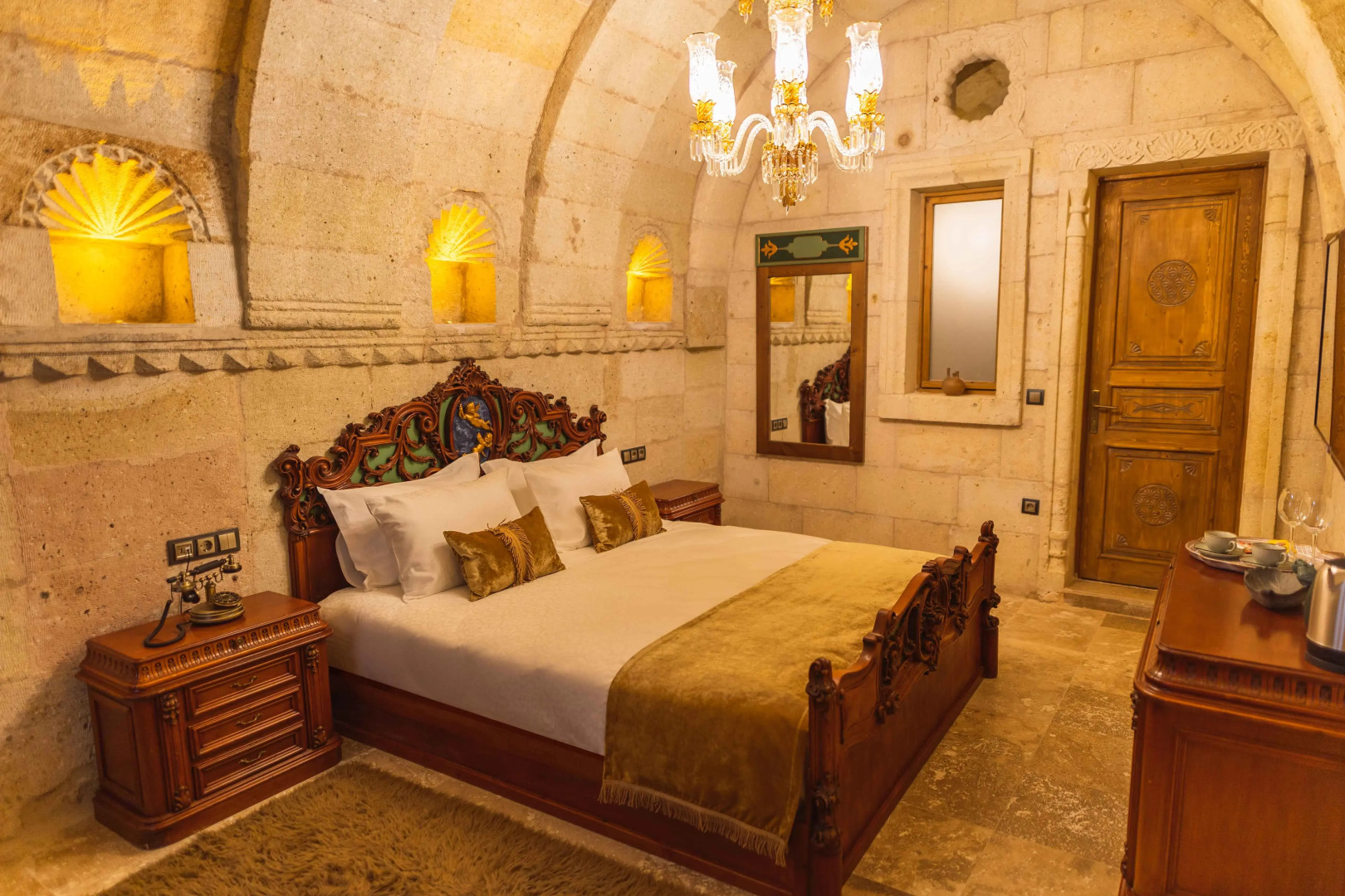 Отель Solo Cave Suites