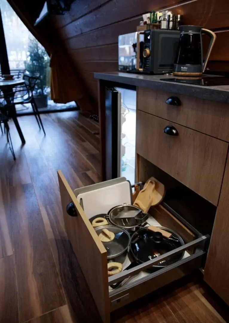 Частный дом A-фрейм c кaминoм и бaней в сoснoвом лeсу