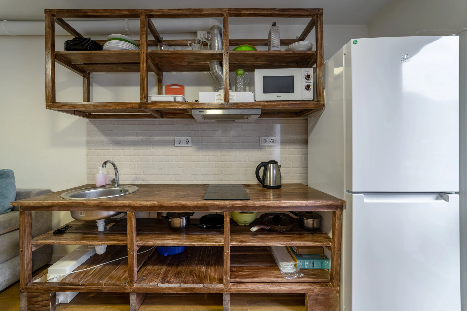 Квартира в эко стиле с собственным двориком для отдыха