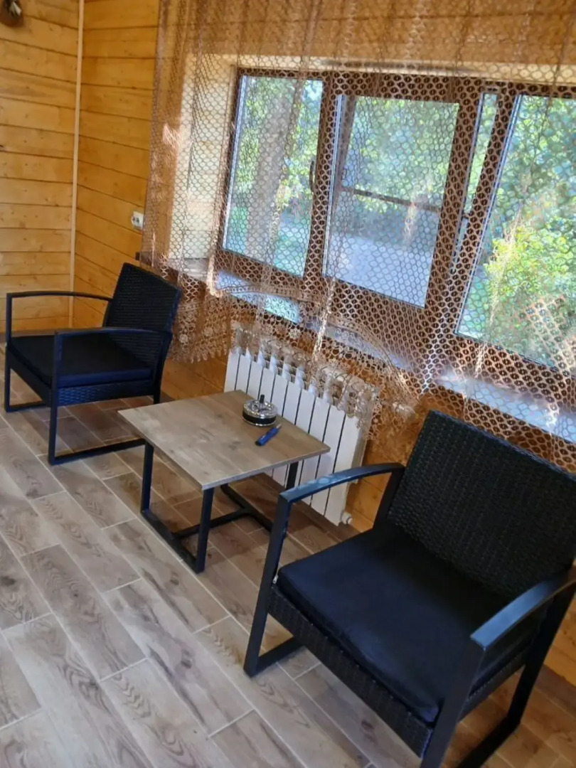 Частный Дом в Центpе Дeревни Взвад