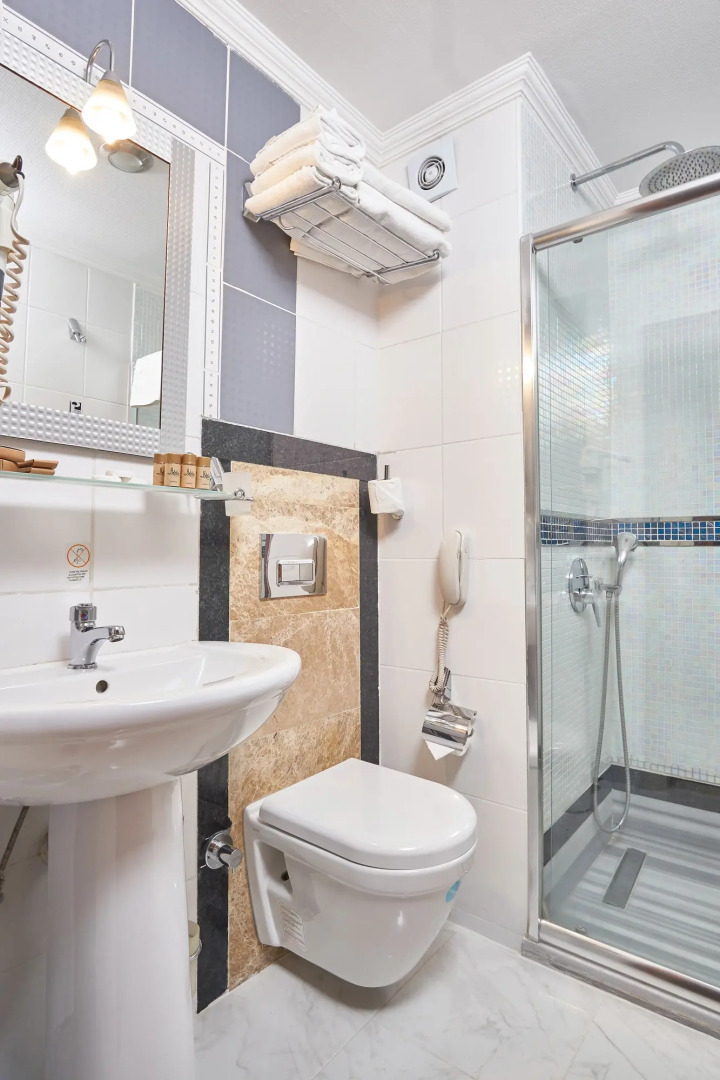 Отель Amber Hotel Istanbul