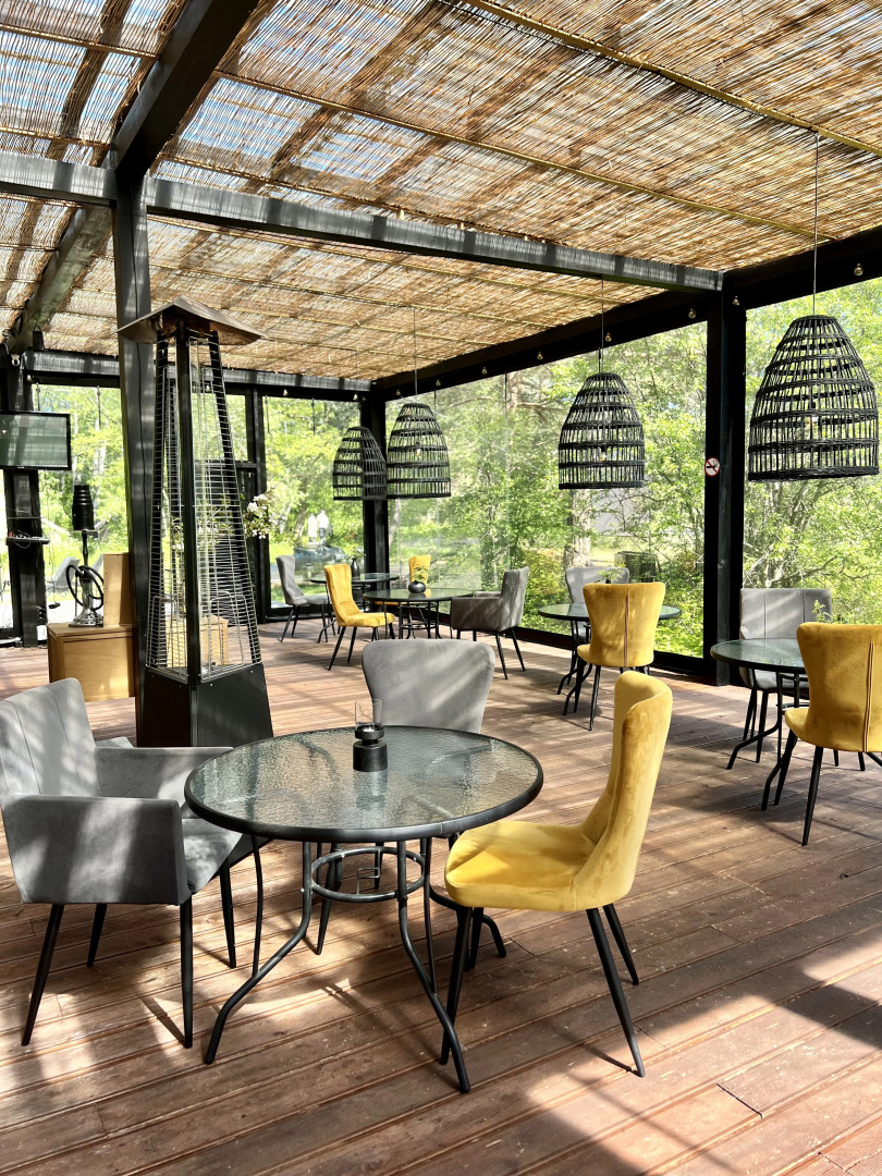 Поляна Глэмпинг, 1-я линия моря (12+)