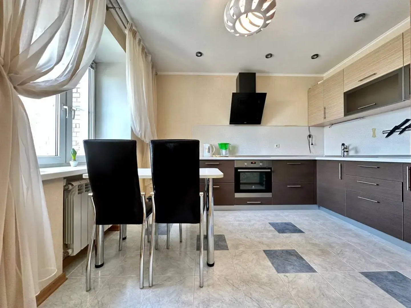 Квартира Трехкомнатная Аэродромная 72а