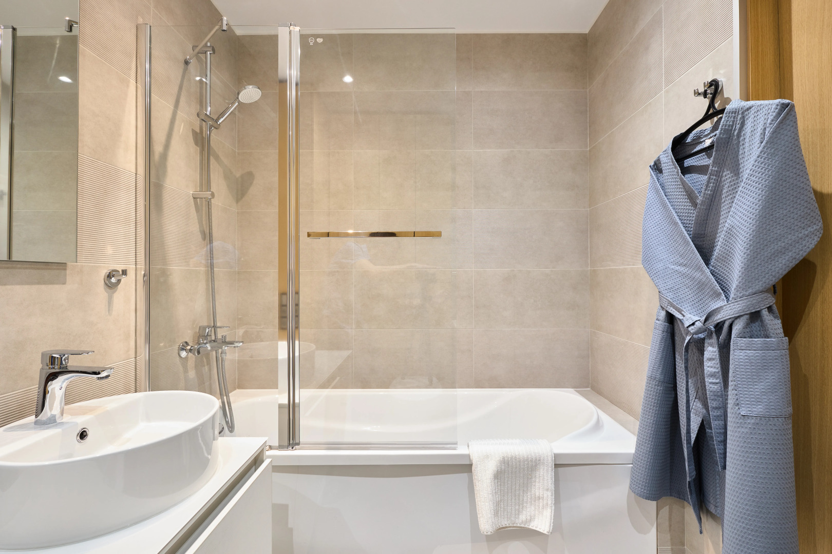 Апартаменты бульваре Десантника Вадима Чугунова 3