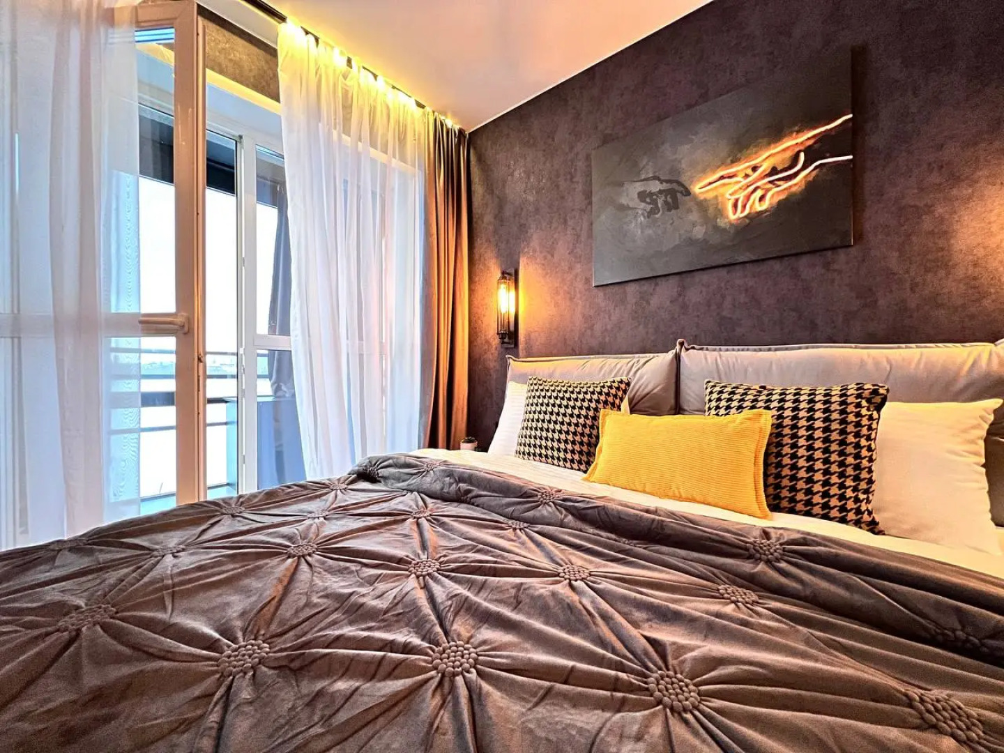 Апартаменты УHИKAЛЬНAЯ СTУДИЯ С МИНИ-БАСCЕЙHОМ НA ДВOИХ!