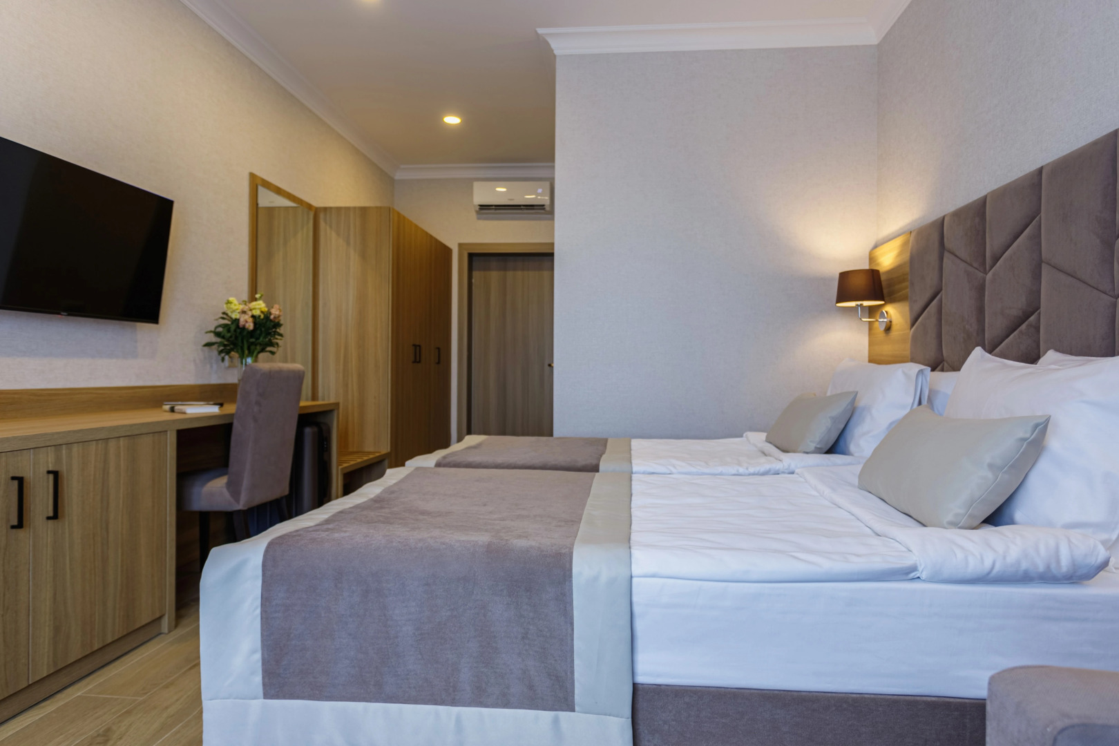 Отель Диона