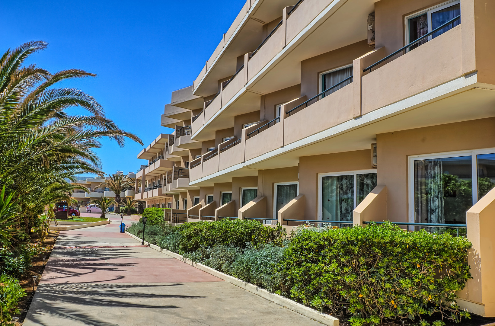 Апартаменты Seafront Beach Hotel