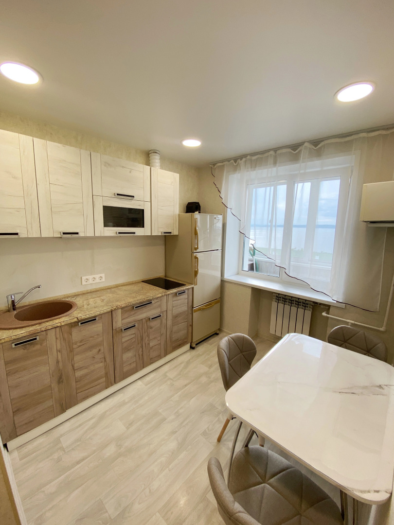 Апартаменты на проспекте 100летия 46а с видом на море