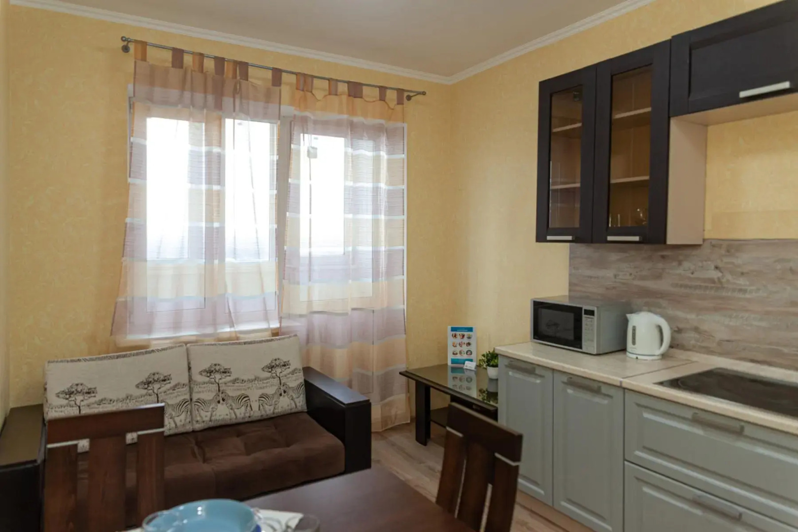 Апартаменты однокомнатные (137) Серебровская 91