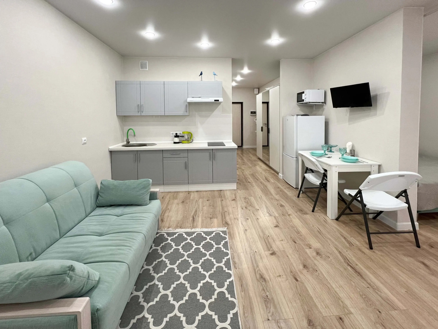 Светлая Студия Между Аэропортом и Метро Звездная Квартира