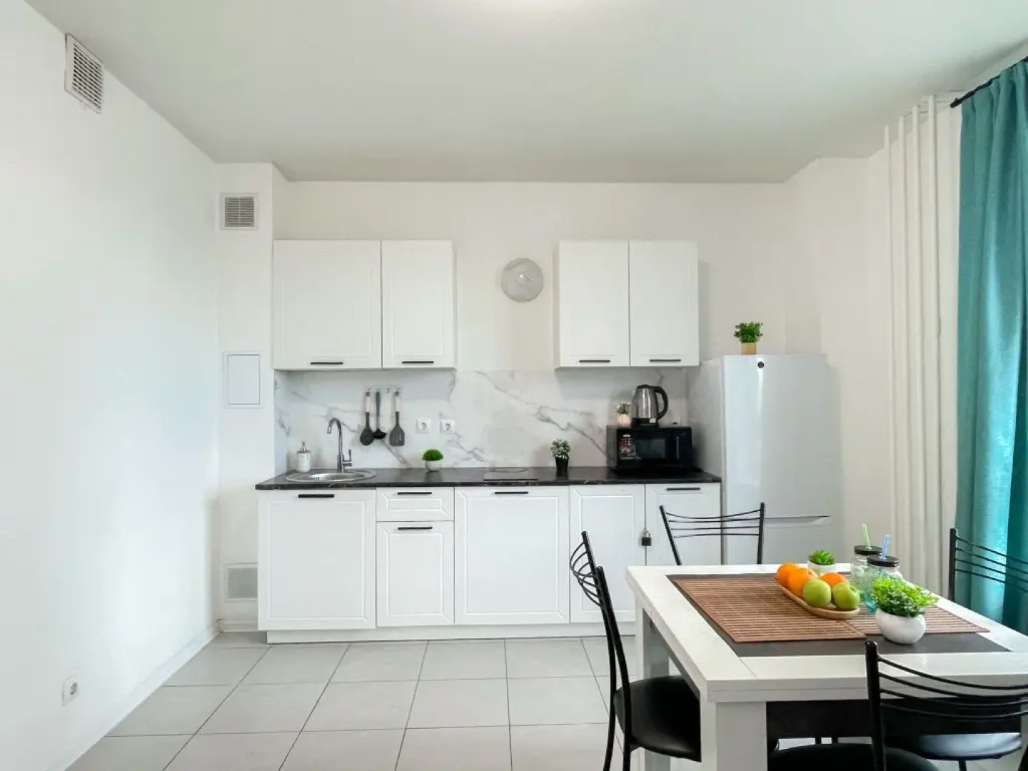 Апартаменты Sunny Days Apartment Оранж Парк 13