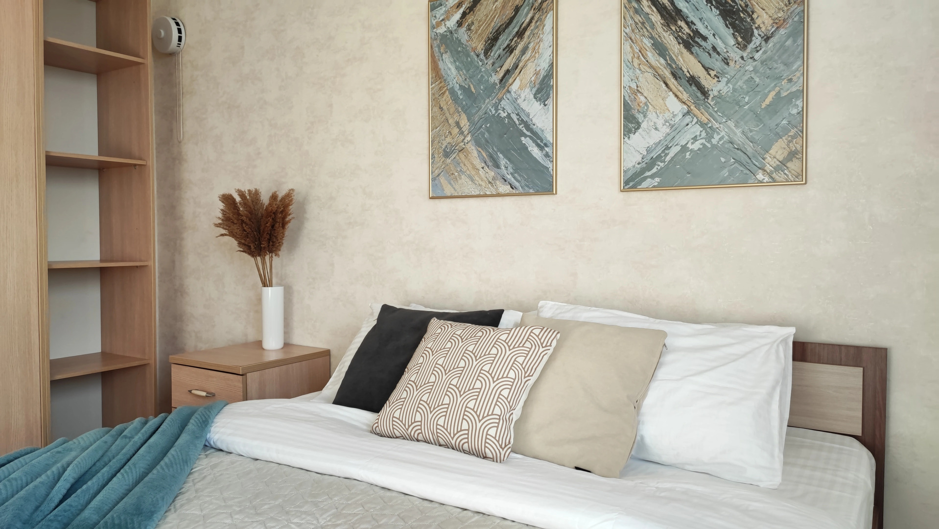 Апартаменты Panda Home с видом на мост влюблённых