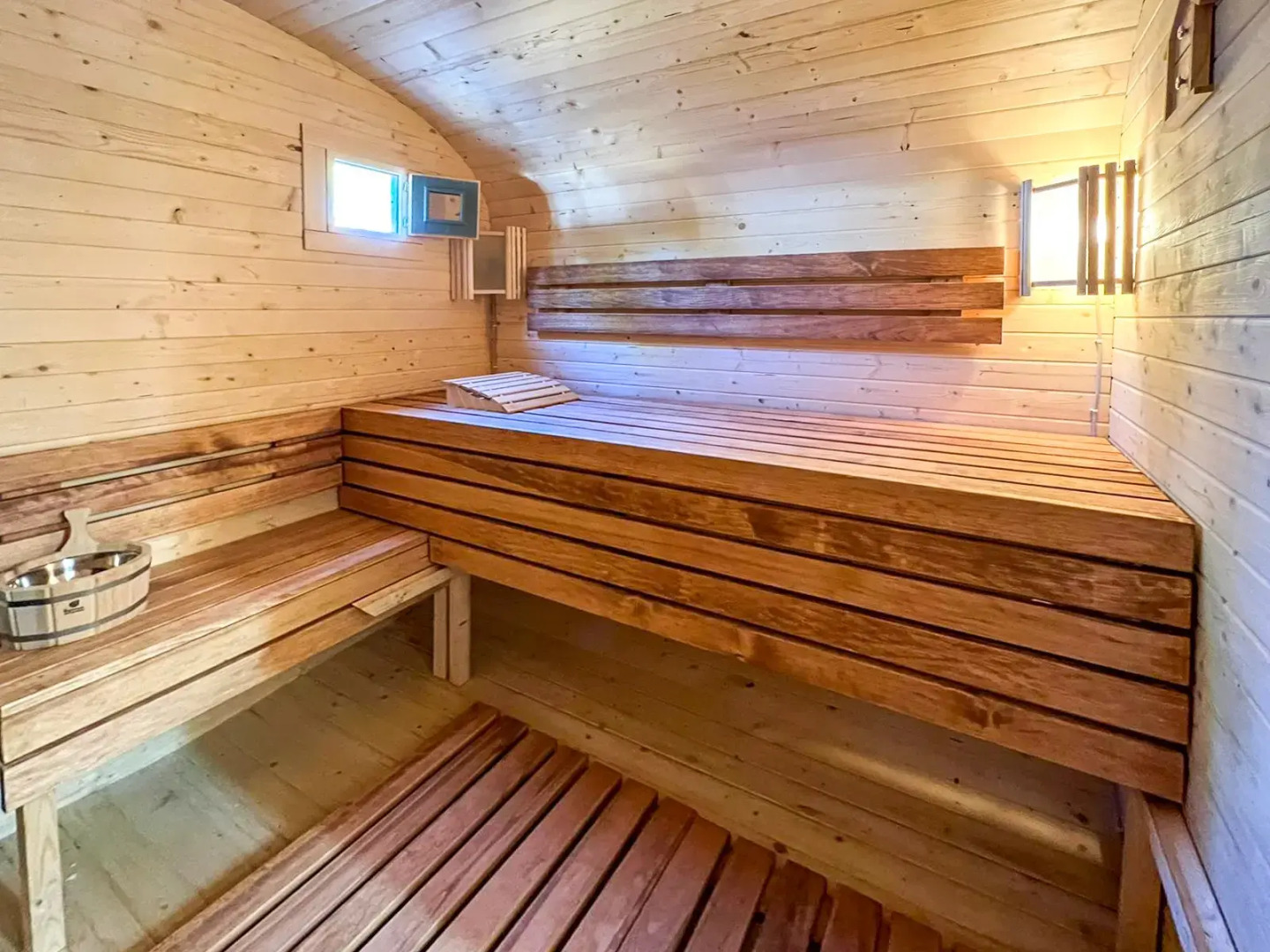 Шале Красный домик в лесу на Живописной улице