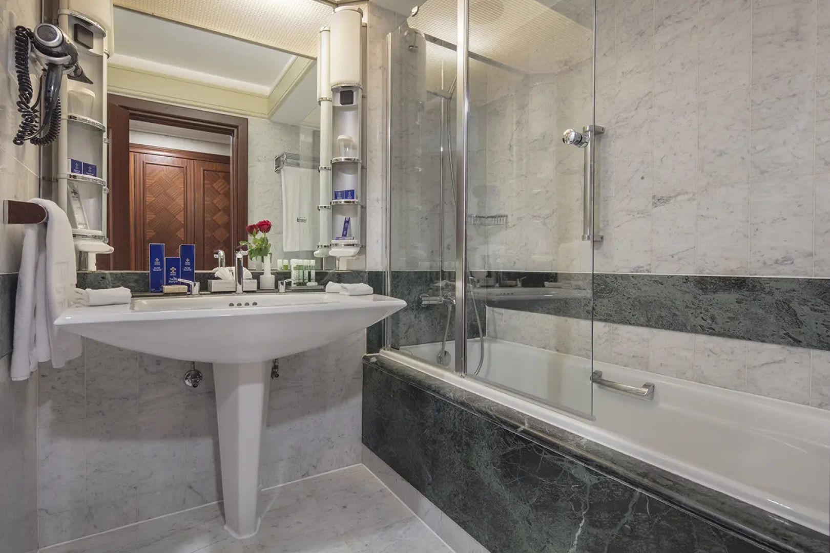 Отель Merit Crystal Cove Casino & SPA