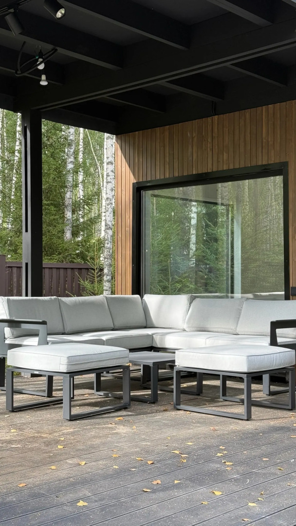 Частный дом в окружении леса с сауной