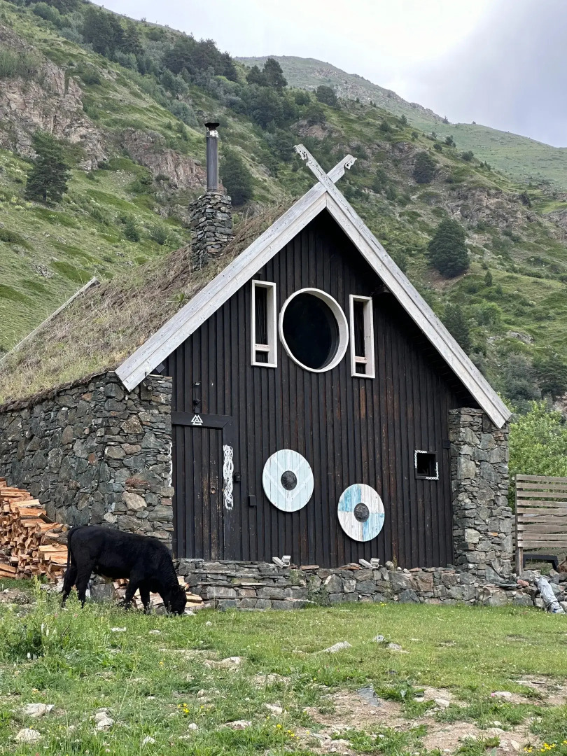 Частный дом Чёрный Викинг в Тегенекли
