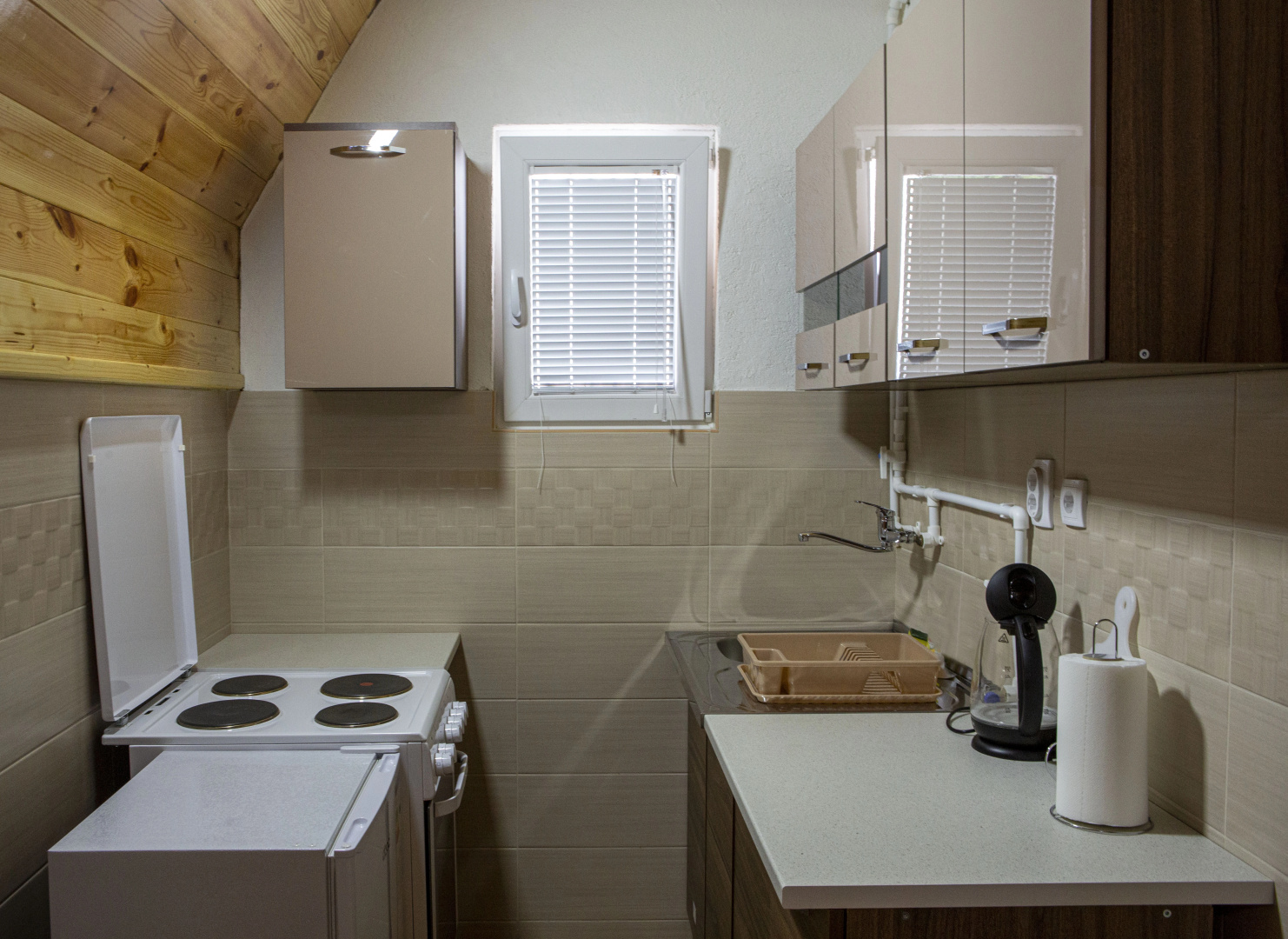 Cheerful Holiday Home Ideal For 6 People Guest House