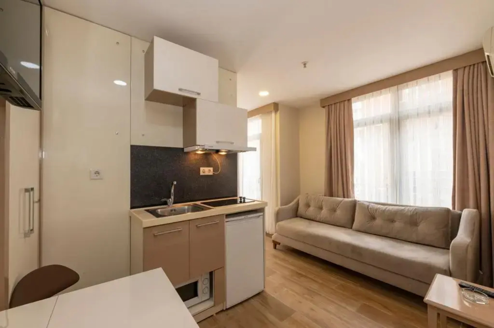 Отель Taksim Peri Suite