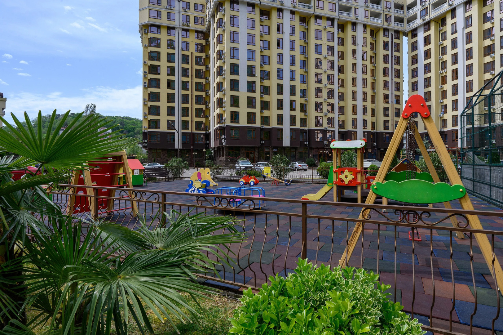 Просторная стильная квартира с видом на горы. Кватро 43