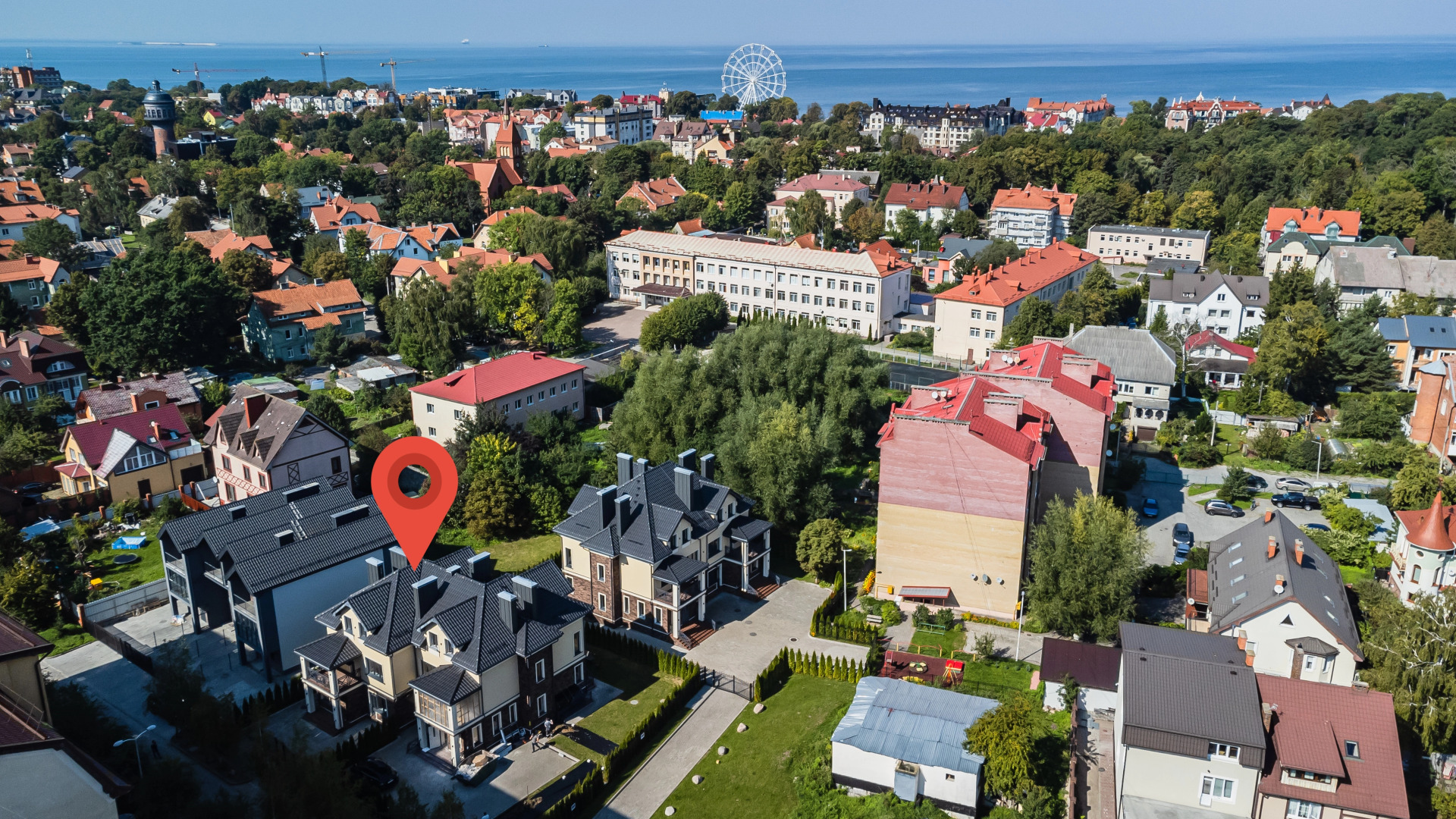 Квартира БалтАтлантик номер в стиле Красный Дракон