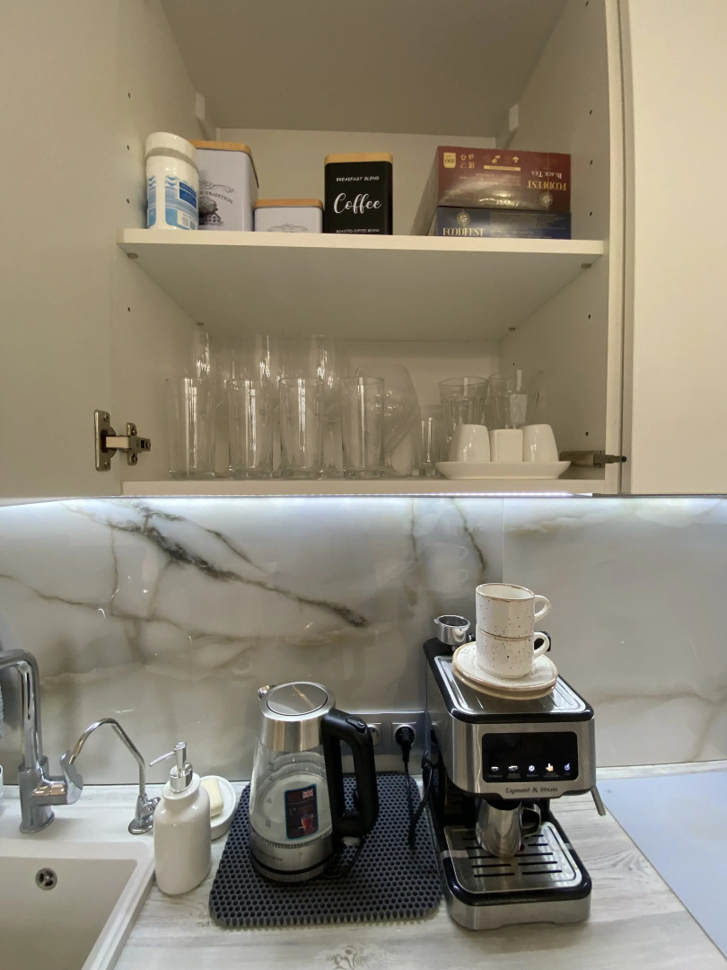 Апартаменты в современном стиле с камином