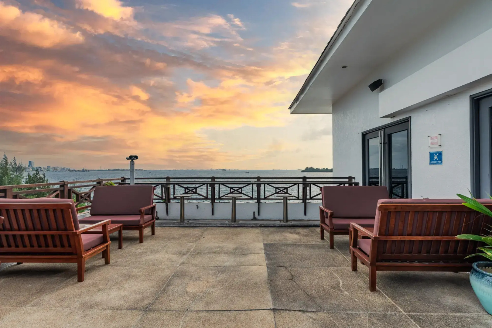 Отель Hulhule Island