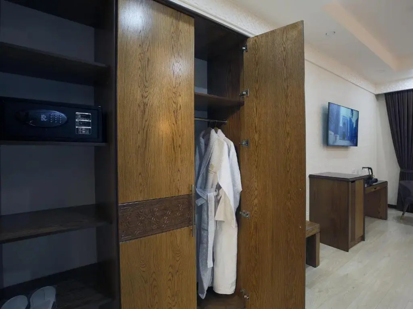 Отель Paradise Plaza Luxury