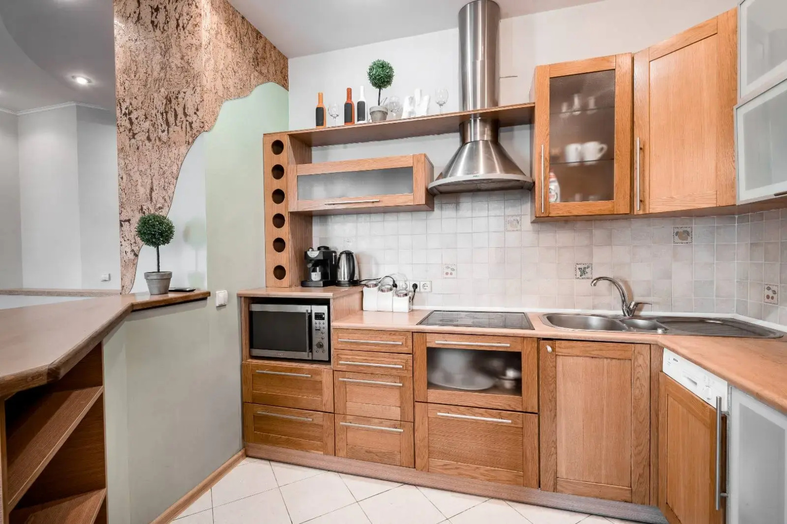 Апартаменты ЦЕНТР Свердлова 24 Трехкомнатная