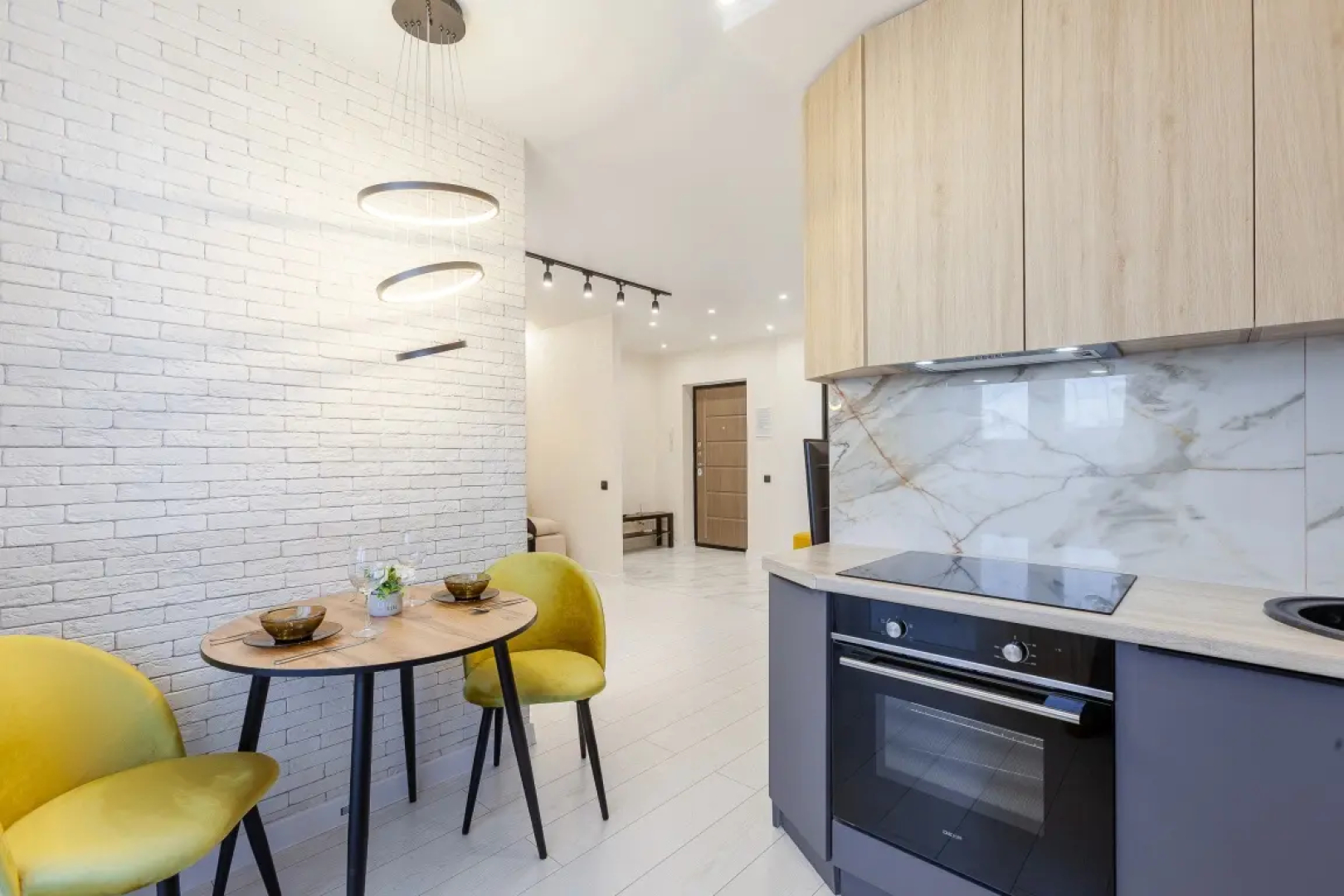 Апартаменты Уютные Апарты RentPlaza 1 с Красивым Видом