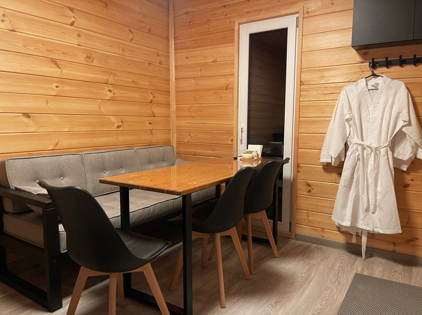 Частный дом просторный барнхаус с панорамными окнами