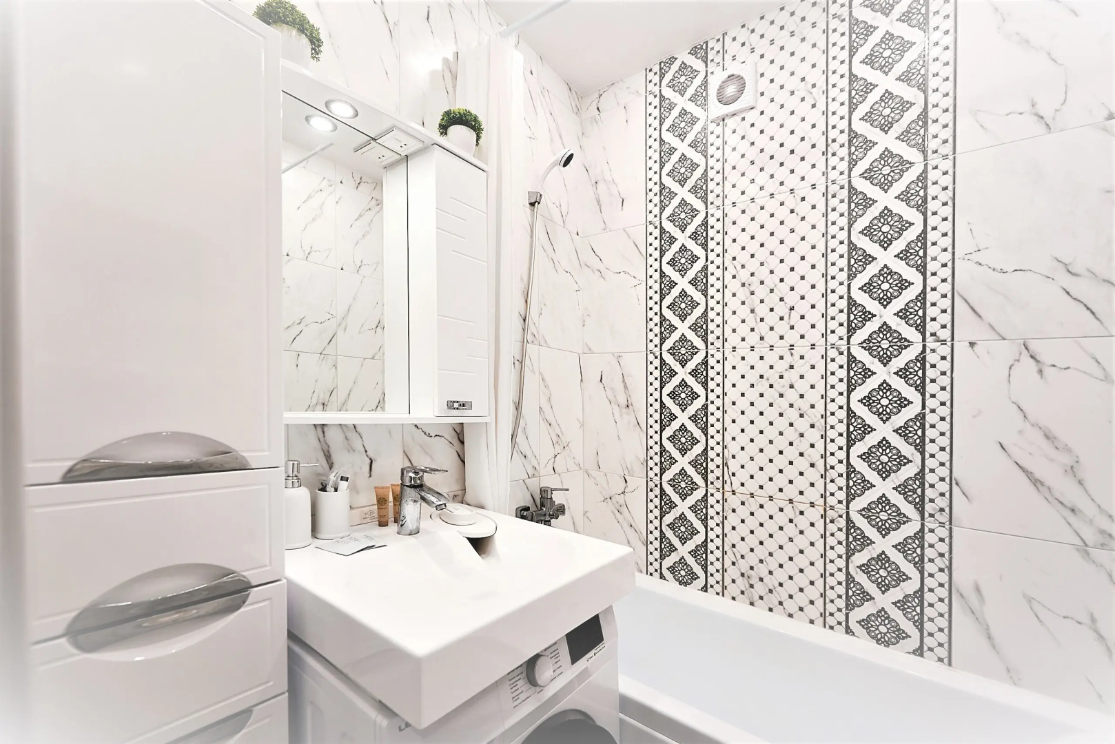 2-к. полноценная квартира, класса люкс, с панорамой на храмовый комплекс