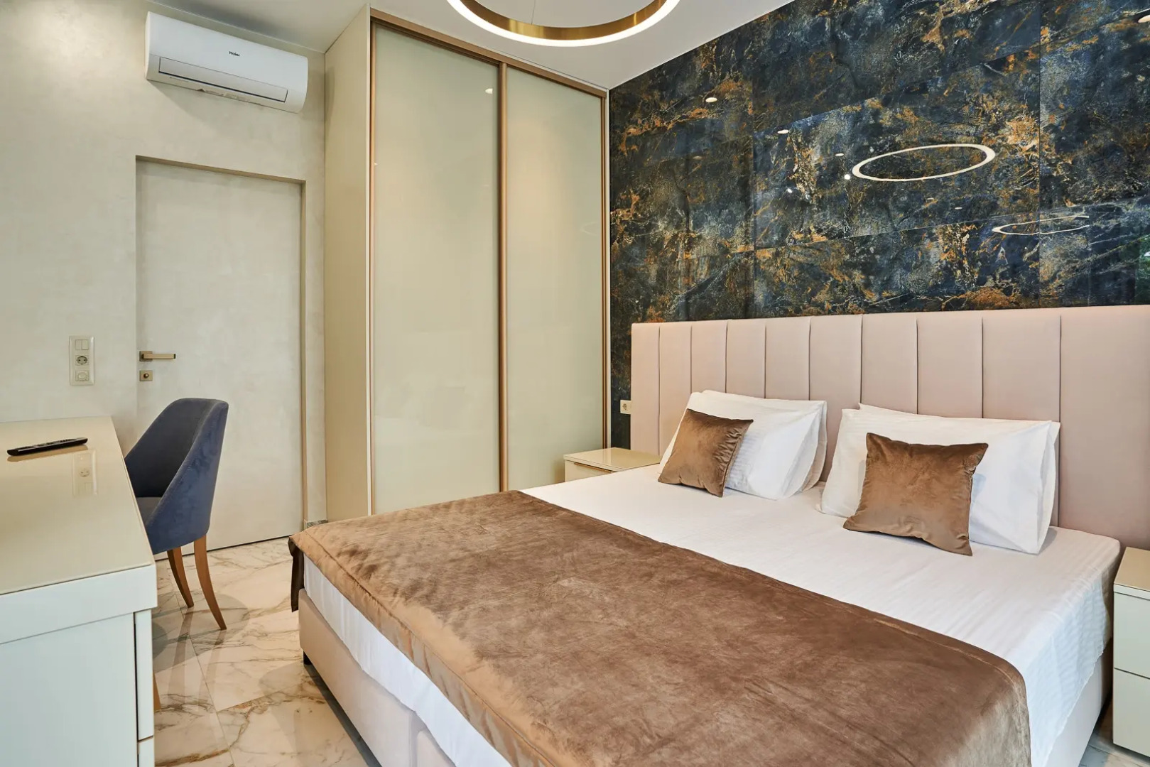 Апартаменты Метрополь Lamare Трехкомнатные с Балконом и Бассейном на Крыше