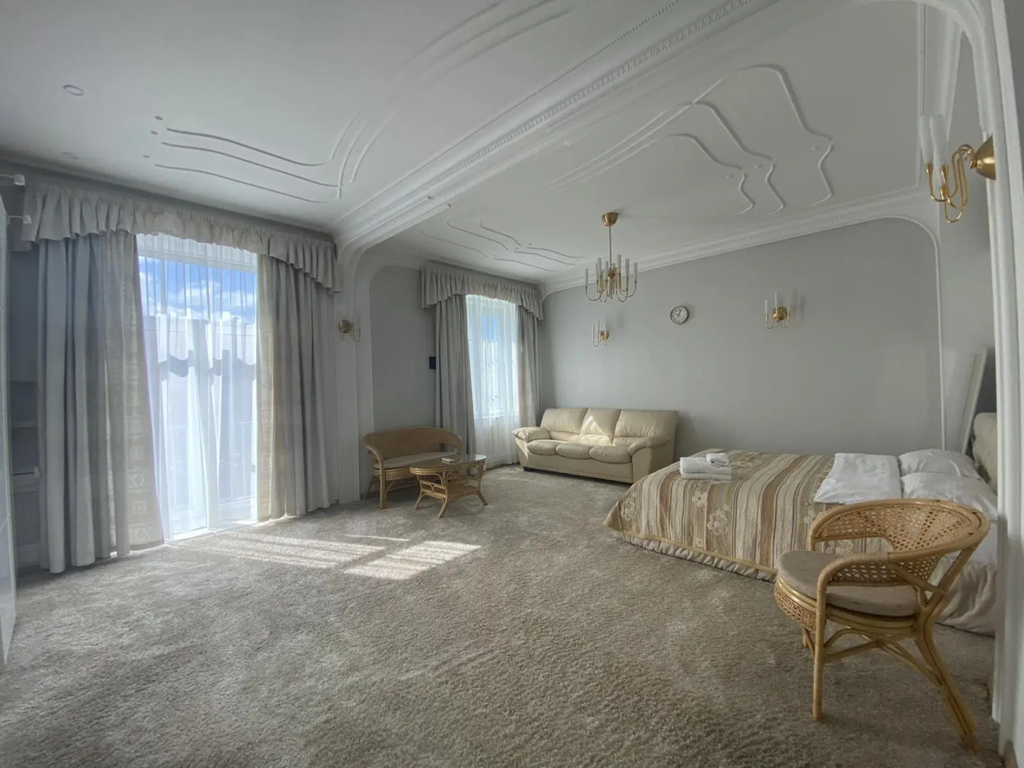 Апартаменты 5-комнатные HomeApart пр-т Независимости, 13