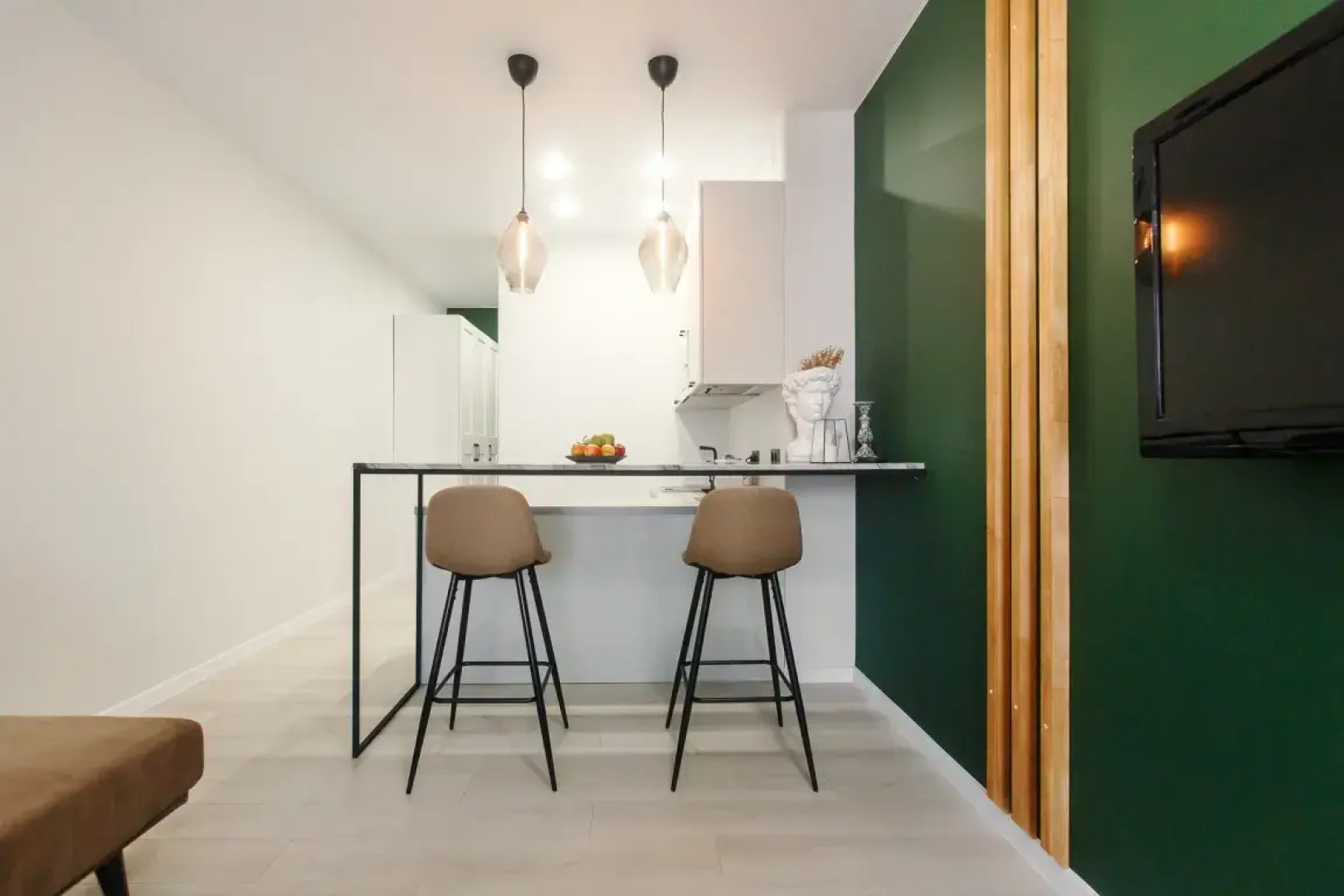 Апартаменты Улучшенные с Кроватью и Диваном в Историческом Центре 37м