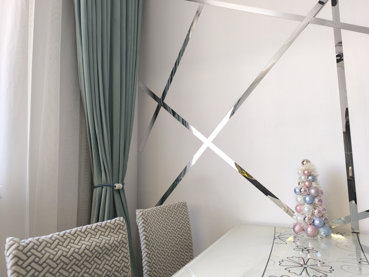 Двухкомнатная Квартира в Центре с Видом на Город и на Горы