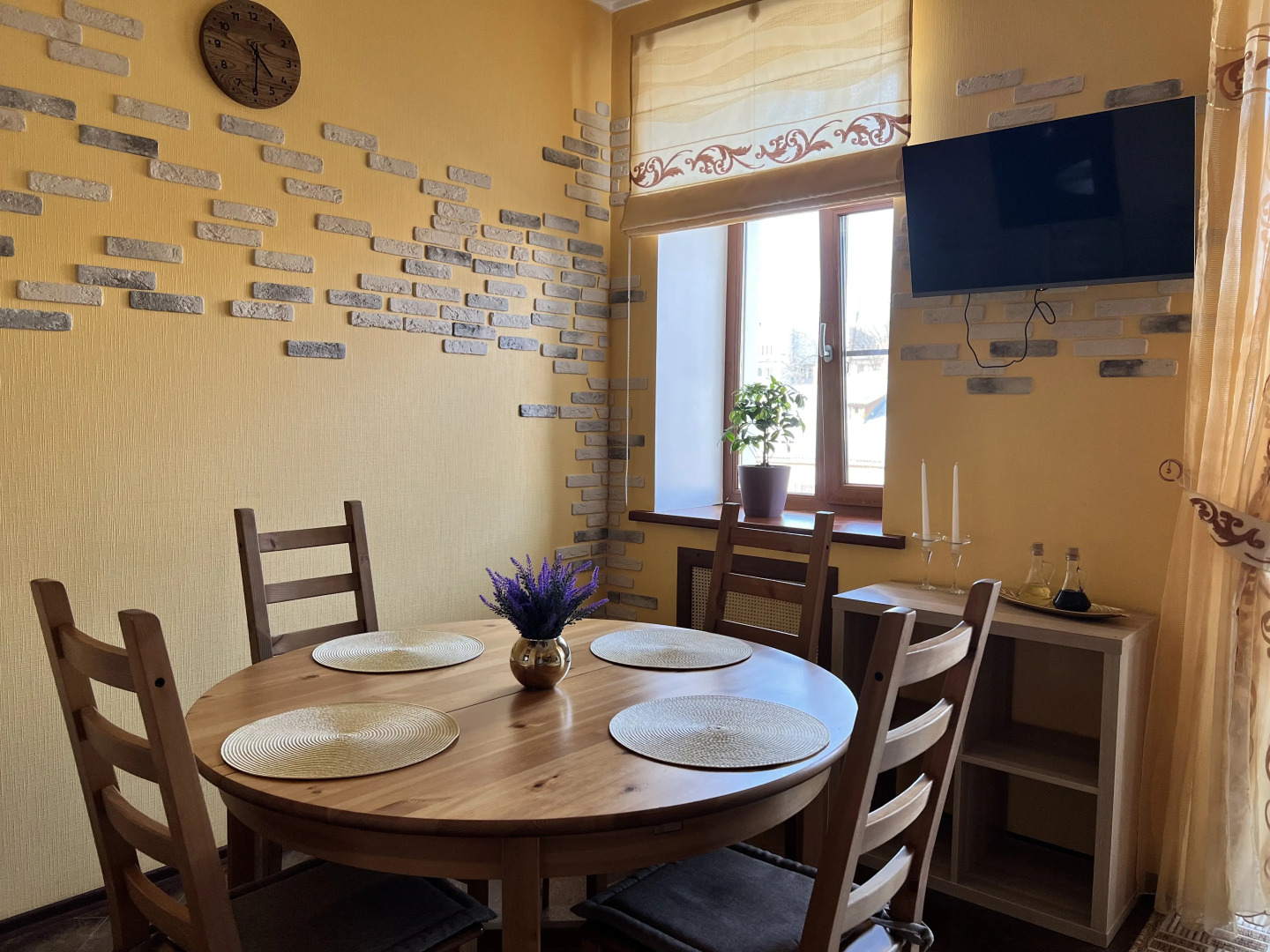 Квартира Просторная Двухкомнатная в Центре Города