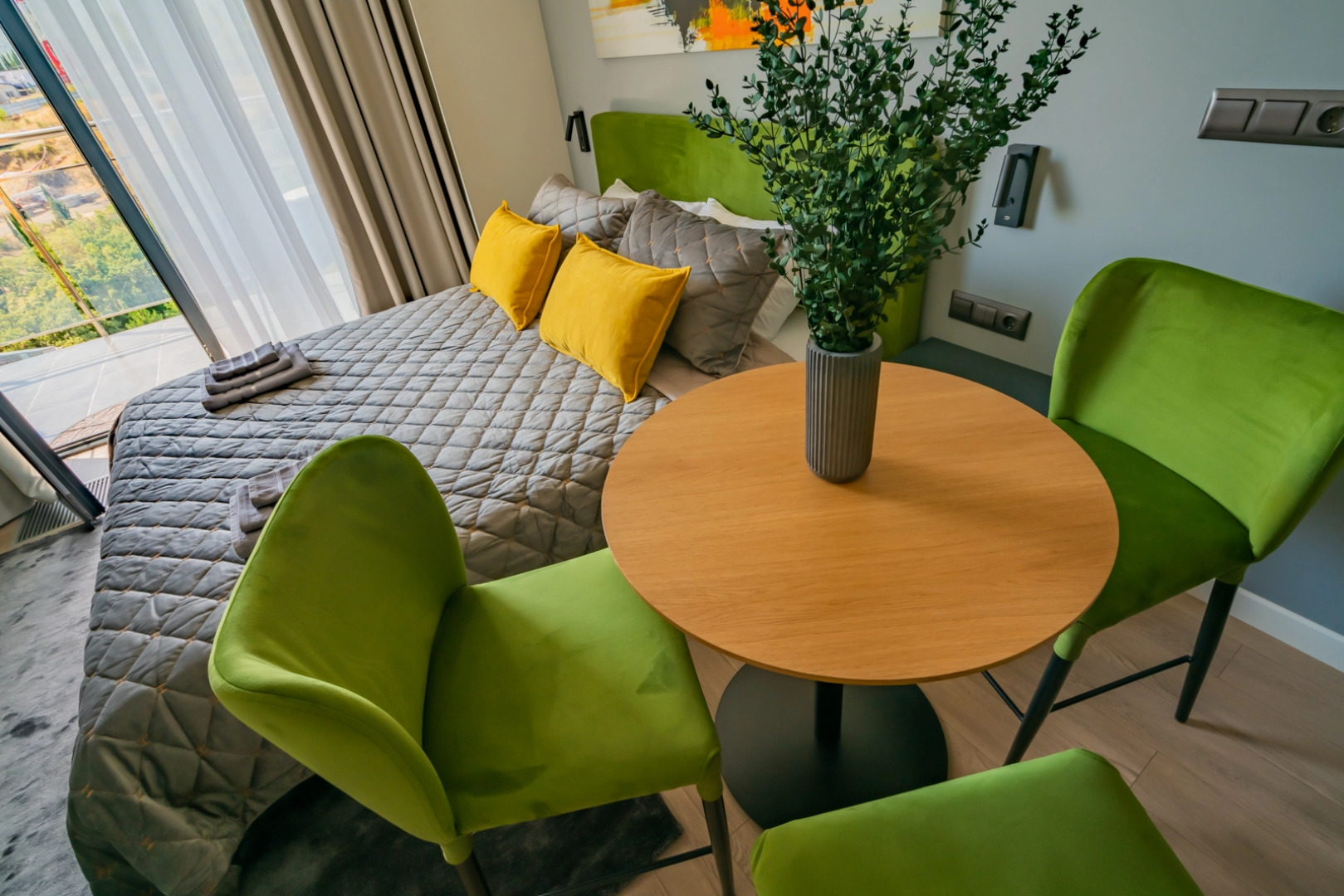 Апартаменты Дизайнерская студия LS-Green с боковым видом на море с 13 этажа