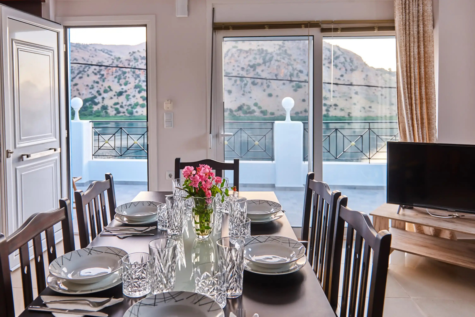 Отель Lake View Suites